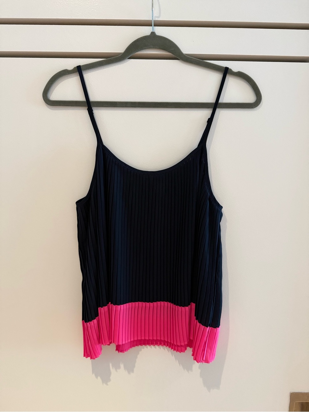 Women’s Two-Tone Pleated Tank Top - Navy & Hot Pink